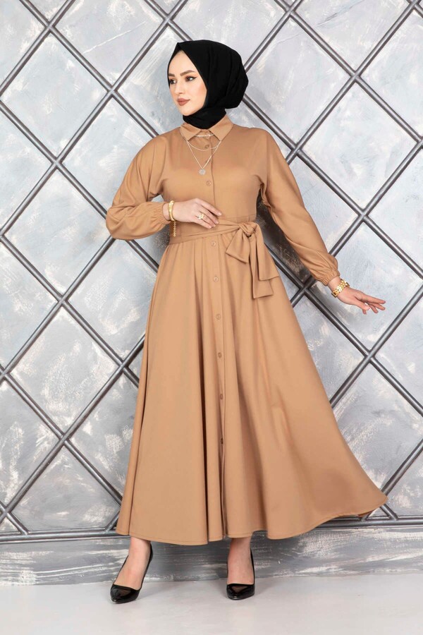 10529-46M-6 فستان سادة مع حزام - بيج - Thumbnail