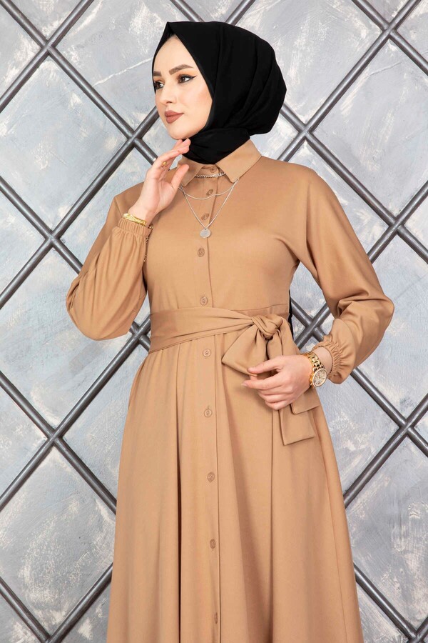 10529-46M-6 فستان سادة مع حزام - بيج - Thumbnail