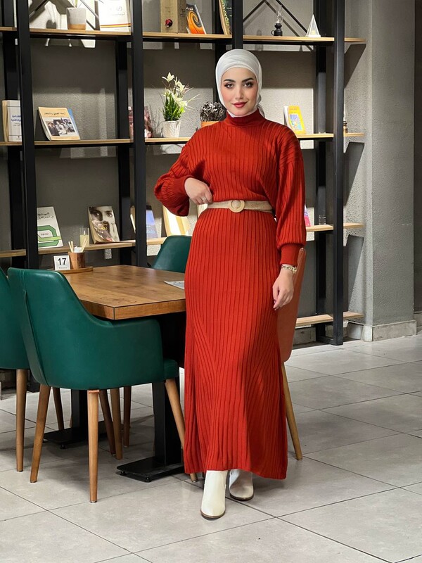 SB - 12550-8-37T فستان قرميدي مع حزام